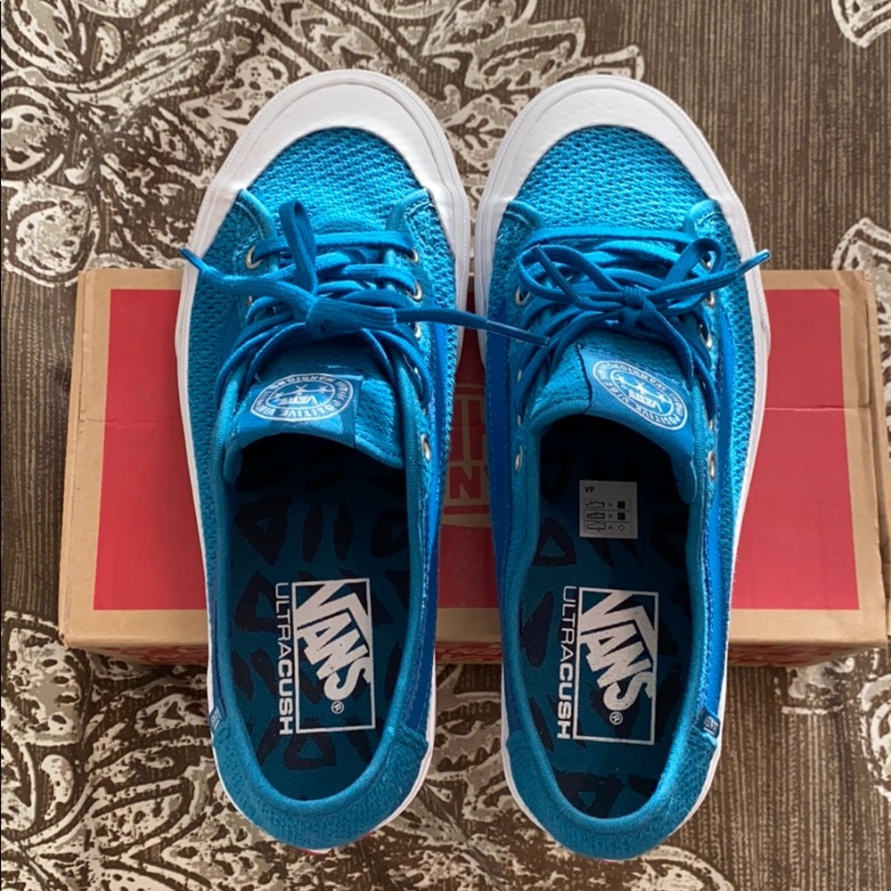 • Vans • - Picture 7 of 8